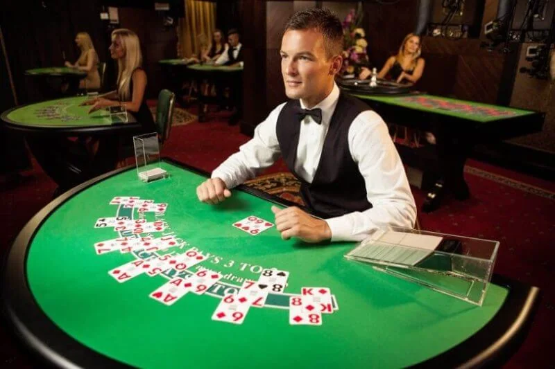 Meja kasino live dan dealer pada perangkat mobile